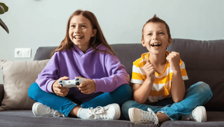 What makes an instant online game easy to pick up